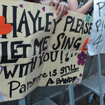 Paramore | Paramoren fanien viestejä bändille. (1/34)